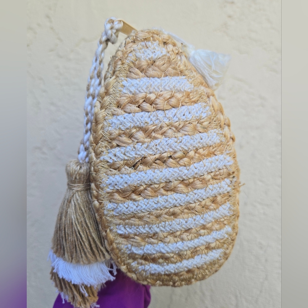 Anthropologie Shiraleah Mare Woven Tassel Clutch Bag in Natural Jute and Cream - Picture 12 of 13